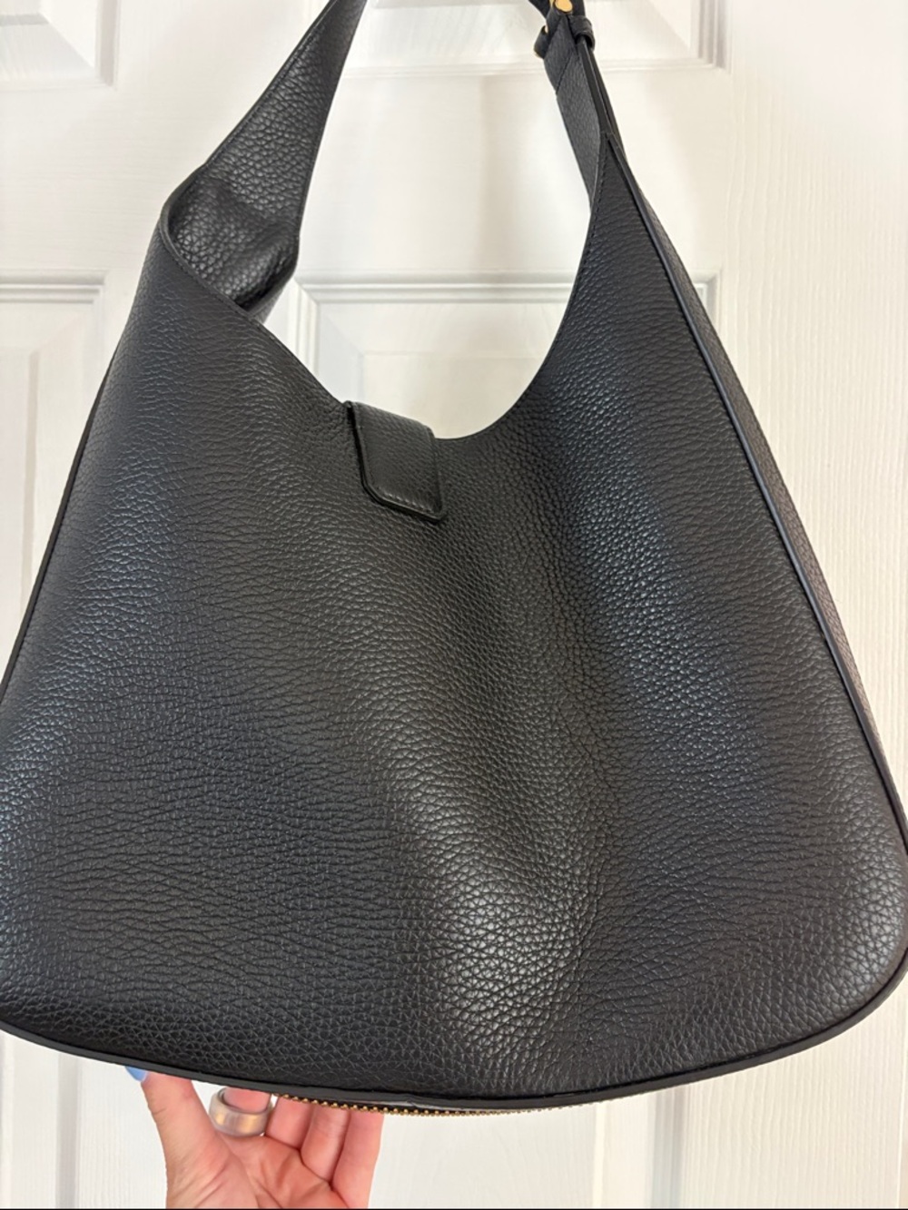 Tom Ford Black Leather Shoulder Bag with Gold Hardware - Picture 2 of 4